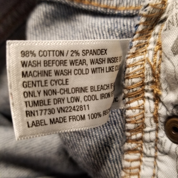 WILD FABLE Hi-rise Button Fly Distressed Jeans - Picture 6 of 6